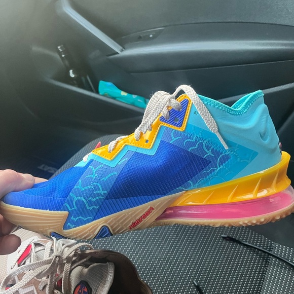 Space Jam Lebron 18’s size 11, no box. - Picture 2 of 4